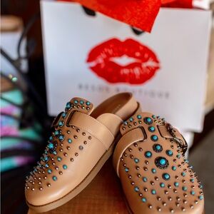 Flair Tan - Azalea Wang clogs